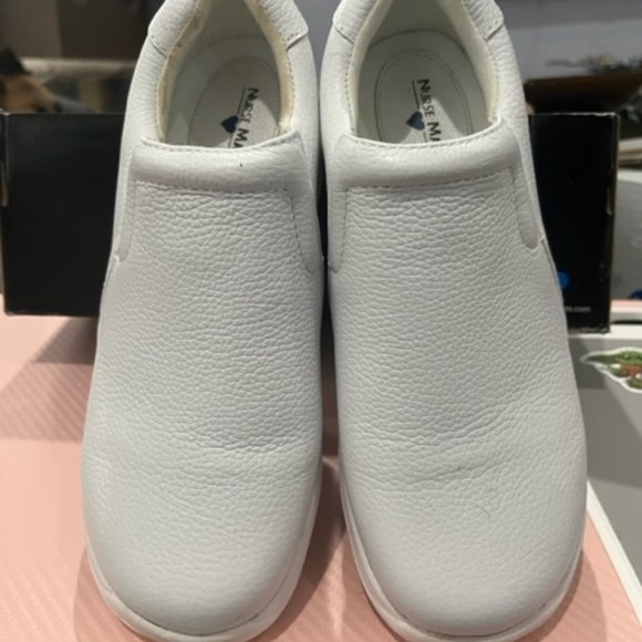 6W NurseMates White Dove Clog - Picture 4 of 7